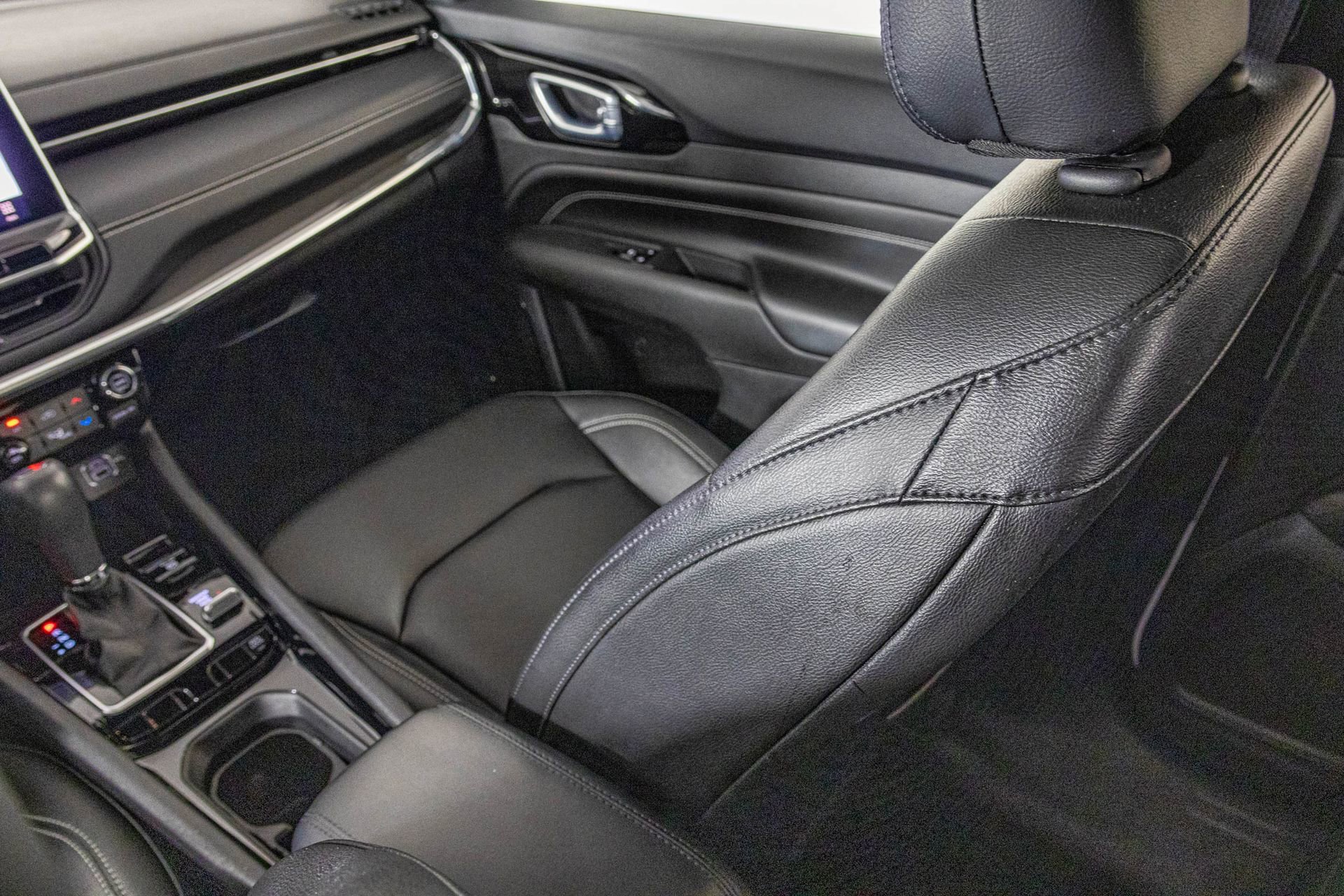 Used 2024 Jeep Compass Limited w/ High Altitude Package image 37