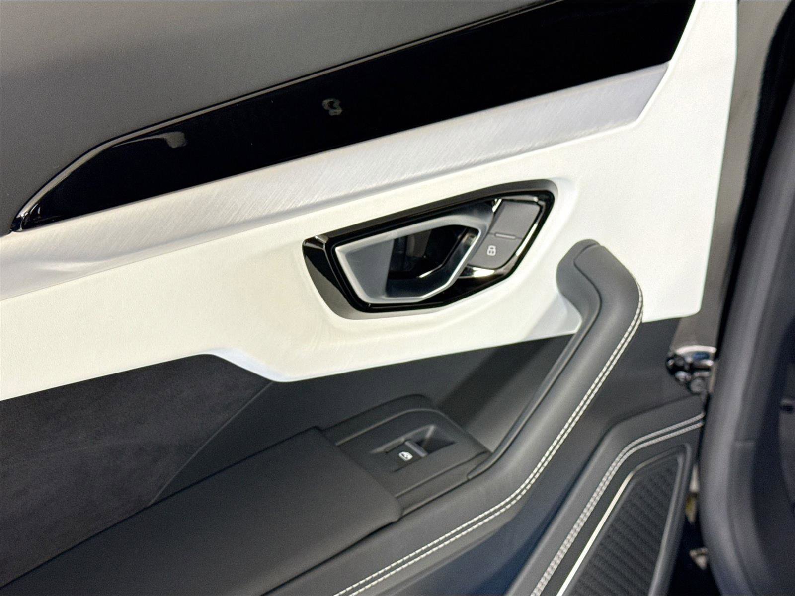 Used 2023 Lamborghini Urus S image 28