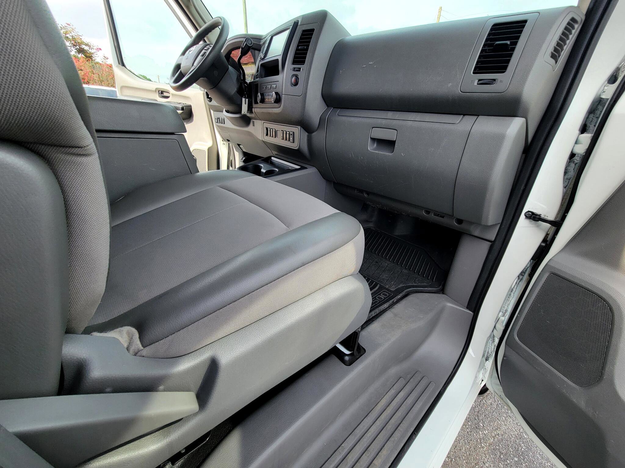 Used 2020 Nissan NV 2500 SV image 35
