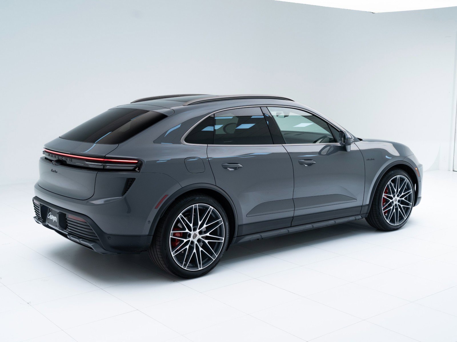 New 2026 Porsche Macan Turbo Electric image 9
