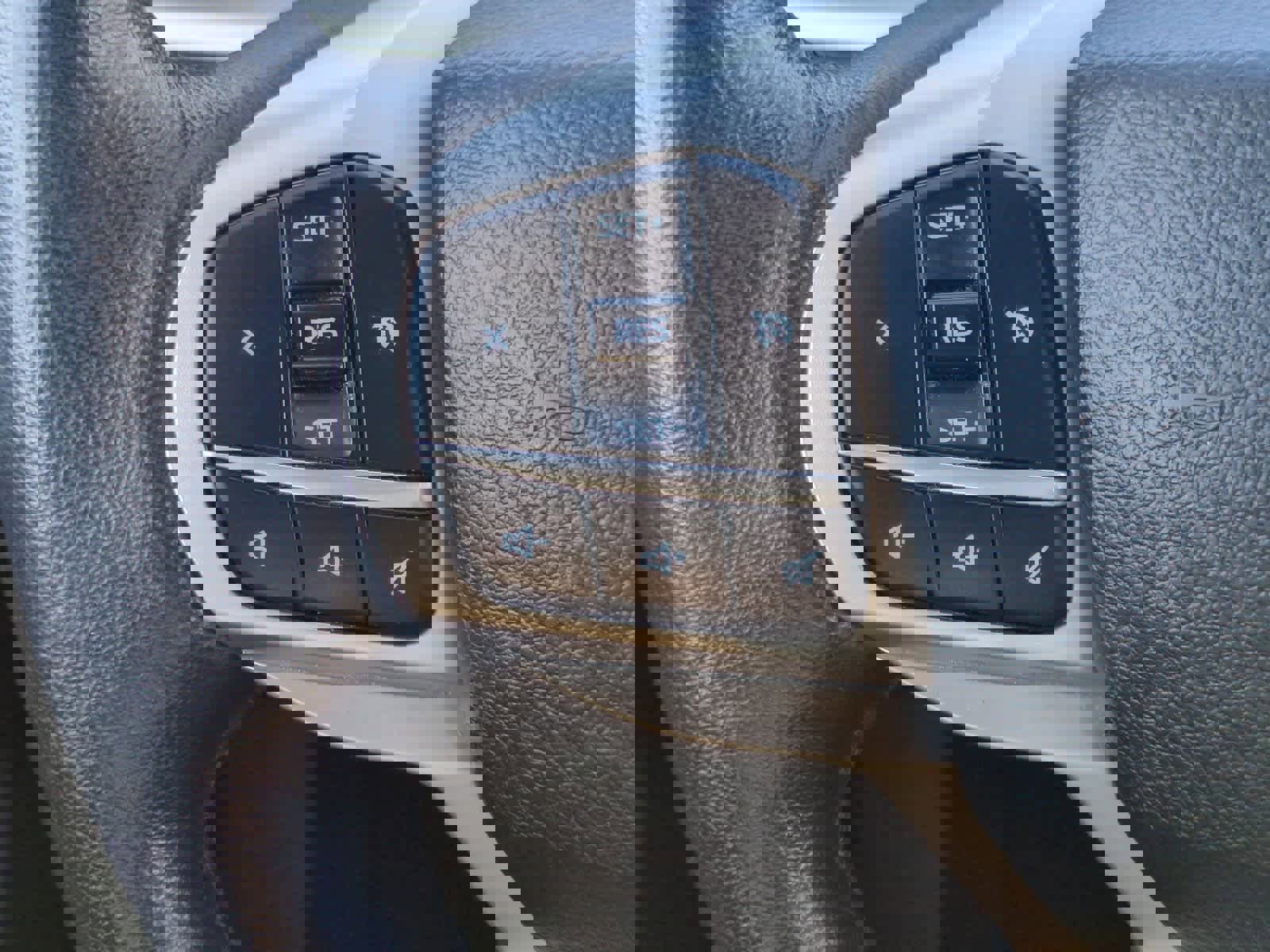 Used 2022 Ford Explorer XLT w/ Equipment Group 202A image 25