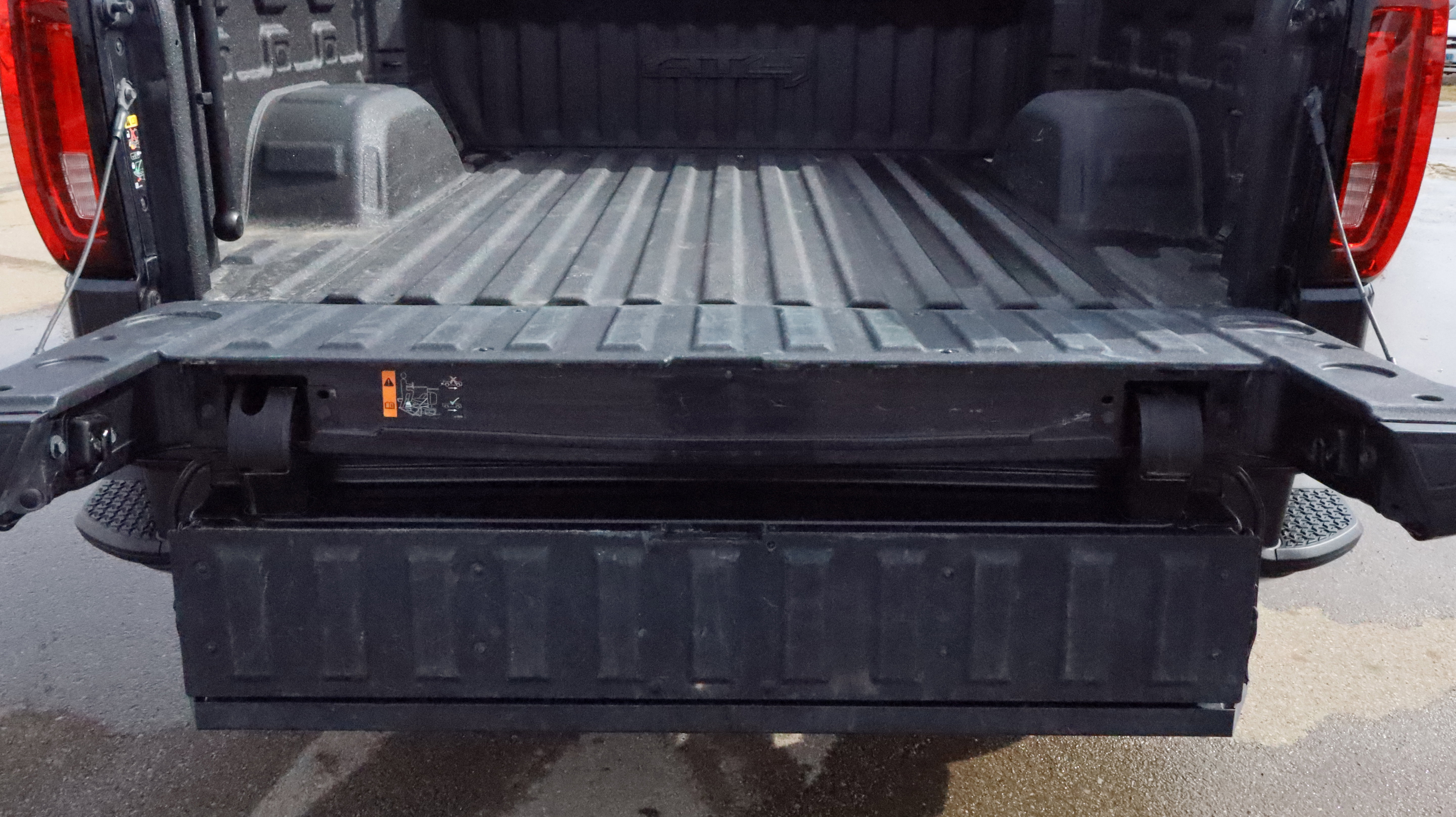 Certified 2023 GMC Sierra 1500 AT4 w/ AT4 Premium Package image 15