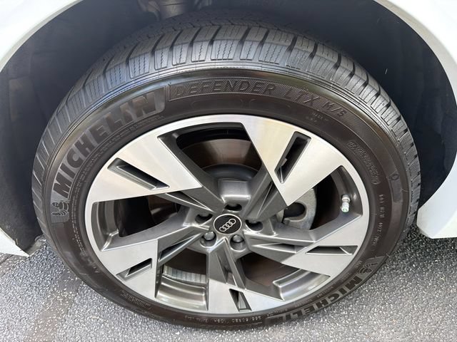 Used 2022 Audi e-tron Premium Plus AWD/4WD image 17