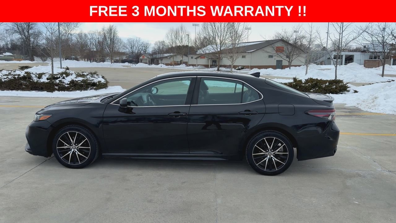 Used 2022 Toyota Camry SE FWD image 5
