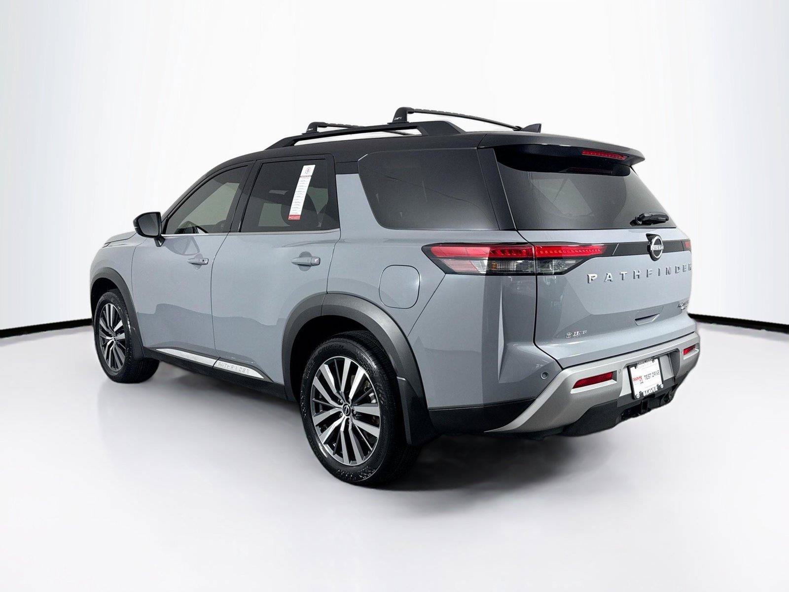 Used 2022 Nissan Pathfinder Platinum w/ Cargo Package AWD/4WD image 13
