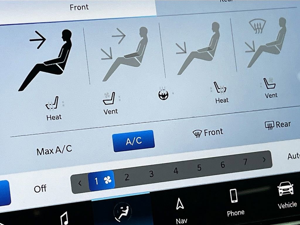 Certified 2024 Chrysler Pacifica Limited image 20