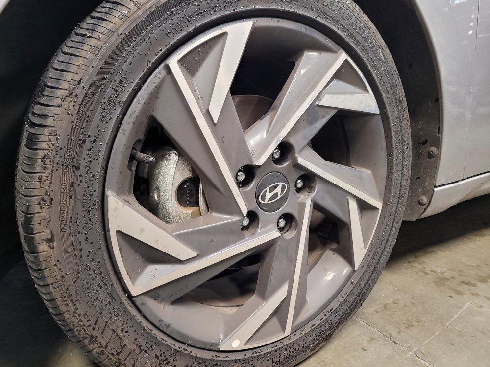 Used 2025 Hyundai Elantra SEL image 31