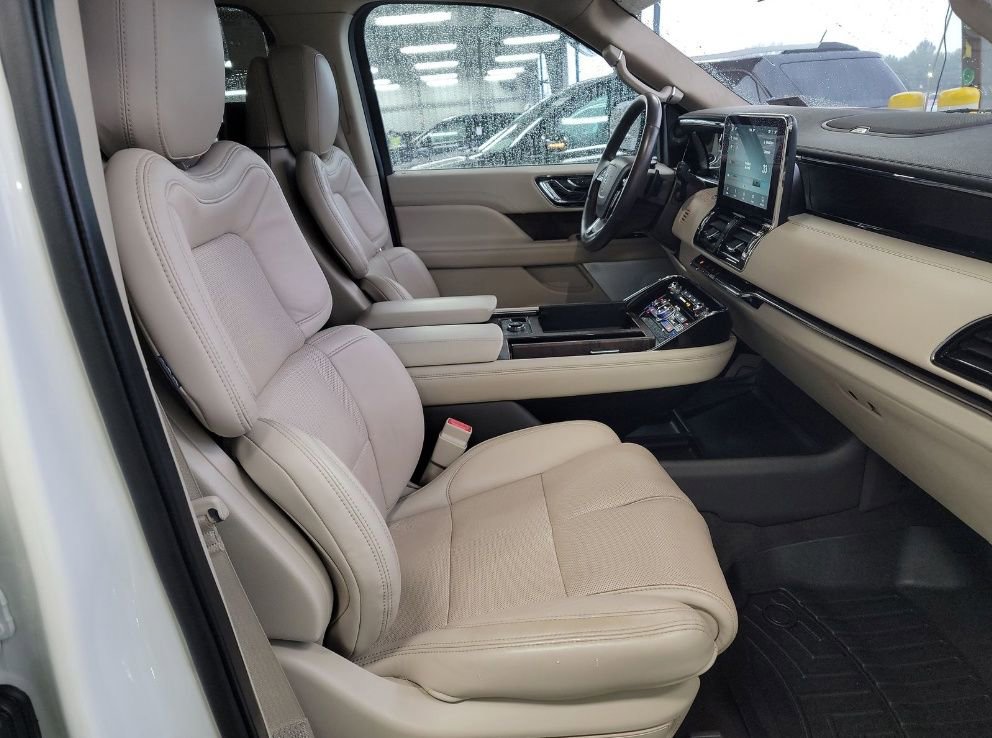 Used 2020 Lincoln Navigator L Reserve w/ Luxury Package image 6