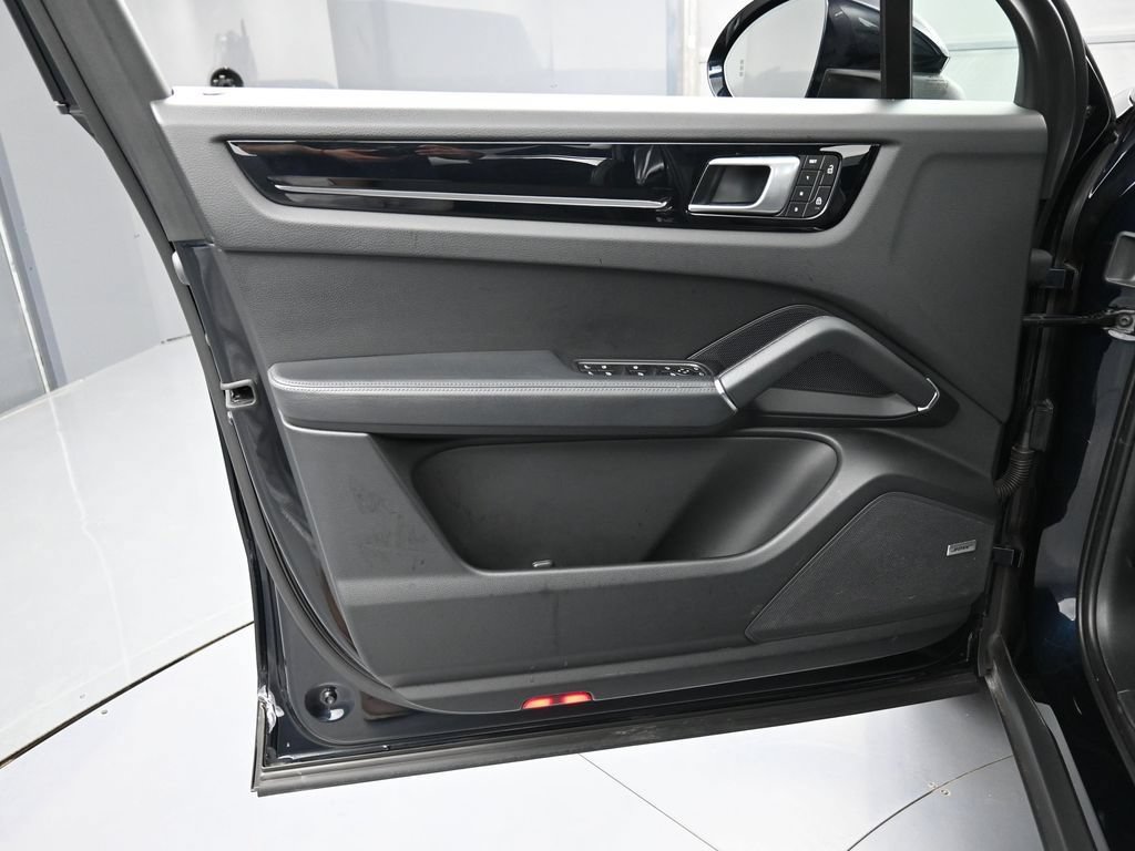 Certified 2022 Porsche Cayenne AWD/4WD image 15