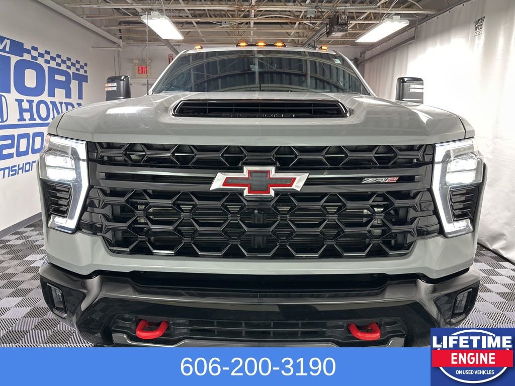 Used 2024 Chevrolet Silverado 2500 ZR2 w/ Technology Package image 7