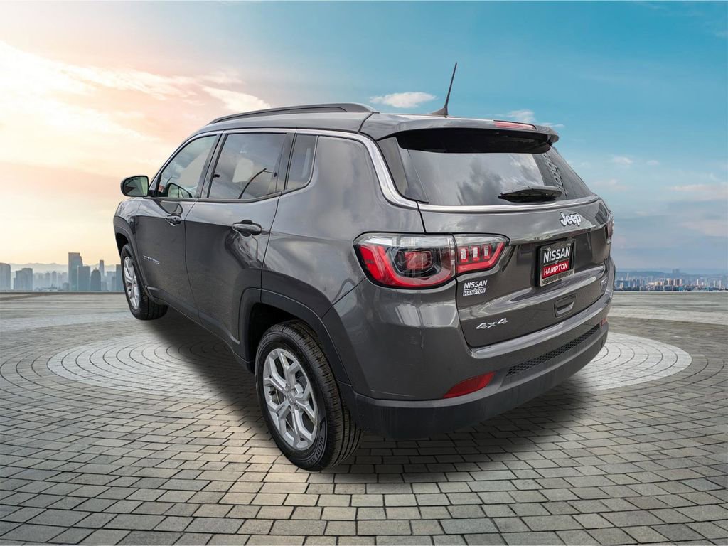 Used 2024 Jeep Compass Latitude image 7