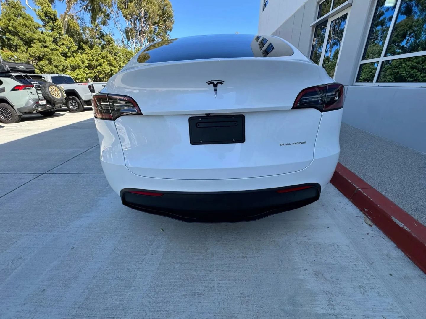 Used 2022 Tesla Model Y Long Range AWD/4WD image 4