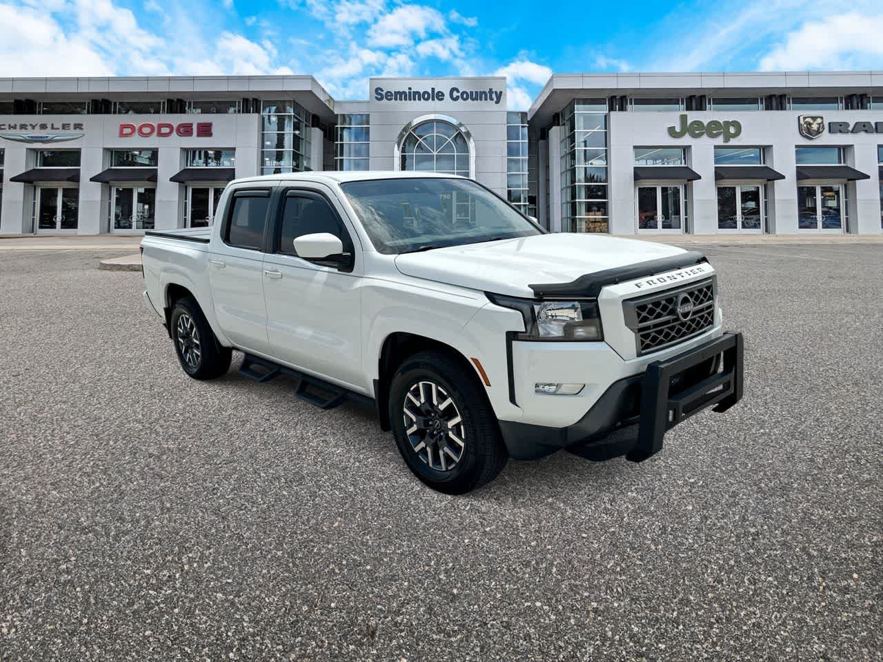 Used 2023 Nissan Frontier SV w/ SV Convenience Package RWD image 2