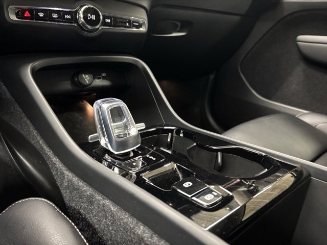 Used 2023 Volvo XC40 B4 Ultimate w/ Protection Package Premier image 20