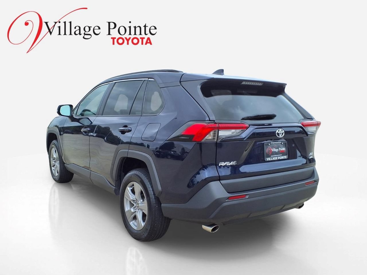 Used 2025 Toyota RAV4 XLE AWD/4WD image 3