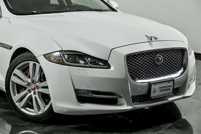 Used 2016 Jaguar XJ L Portfolio AWD/4WD image 2