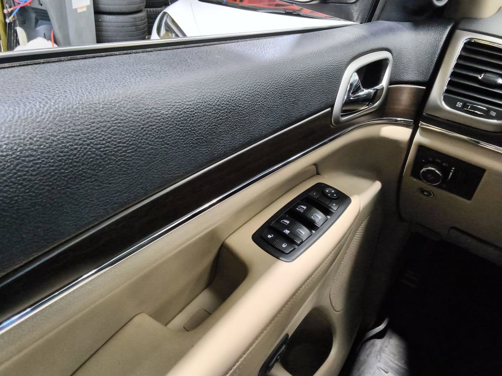 Used 2018 Jeep Grand Cherokee Limited image 27