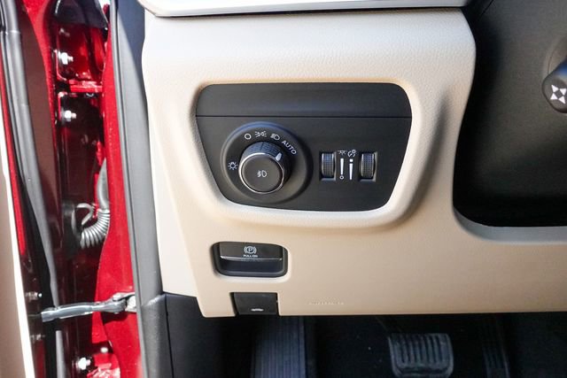 New 2025 Jeep Grand Cherokee Limited w/ Luxury Tech Group II image 18