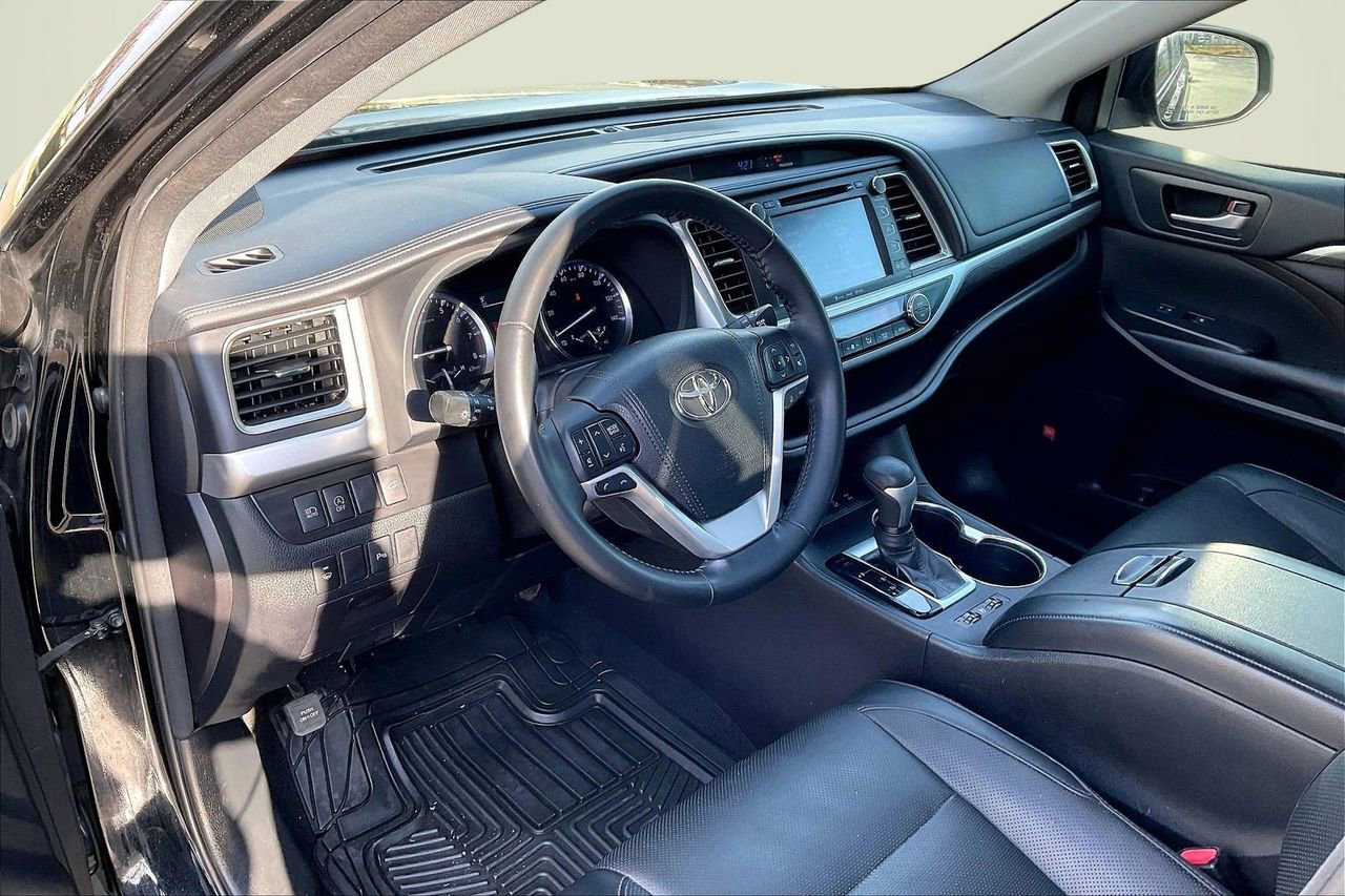 Used 2018 Toyota Highlander Limited image 21