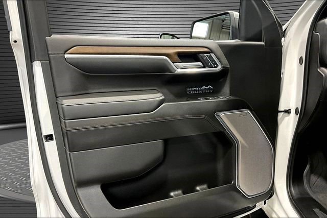 Certified 2025 Chevrolet Silverado 1500 High Country w/ Technology Package AWD/4WD image 13