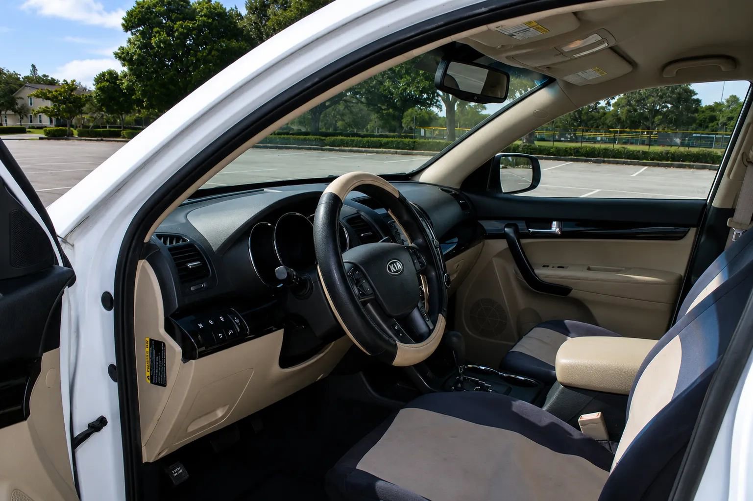 Used 2012 Kia Sorento LX w/ Convenience Pkg FWD image 7
