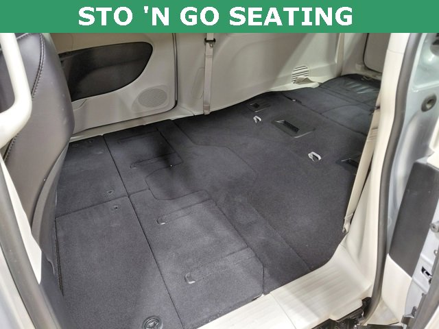 Used 2024 Chrysler Pacifica Touring-L image 12