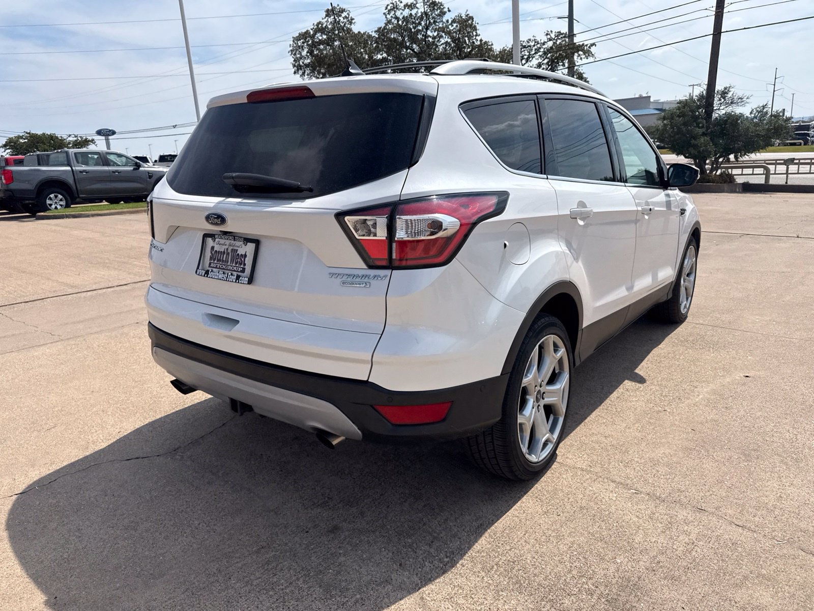 Used 2018 Ford Escape Titanium w/ Ford Safe & Smart Package FWD image 7