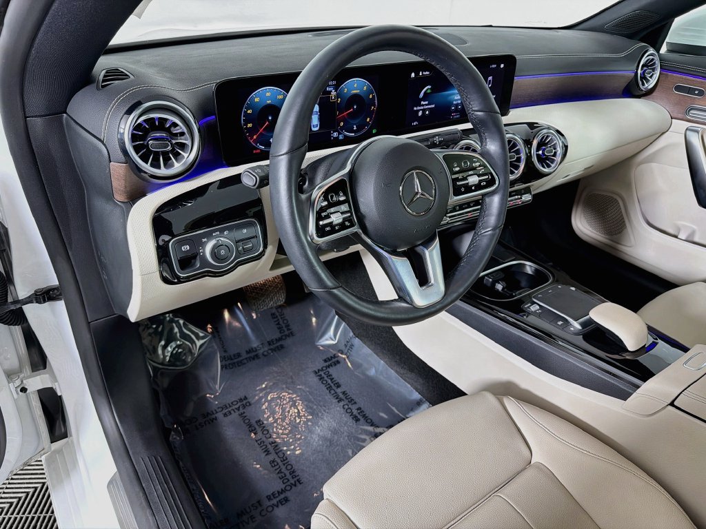 Used 2023 Mercedes-Benz CLA 250 4MATIC w/ Premium Package image 9
