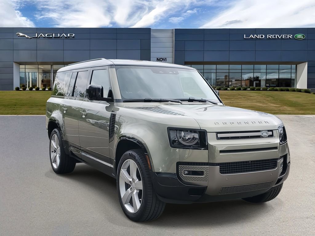 Used 2025 Land Rover Defender 130 X-Dynamic SE image 4