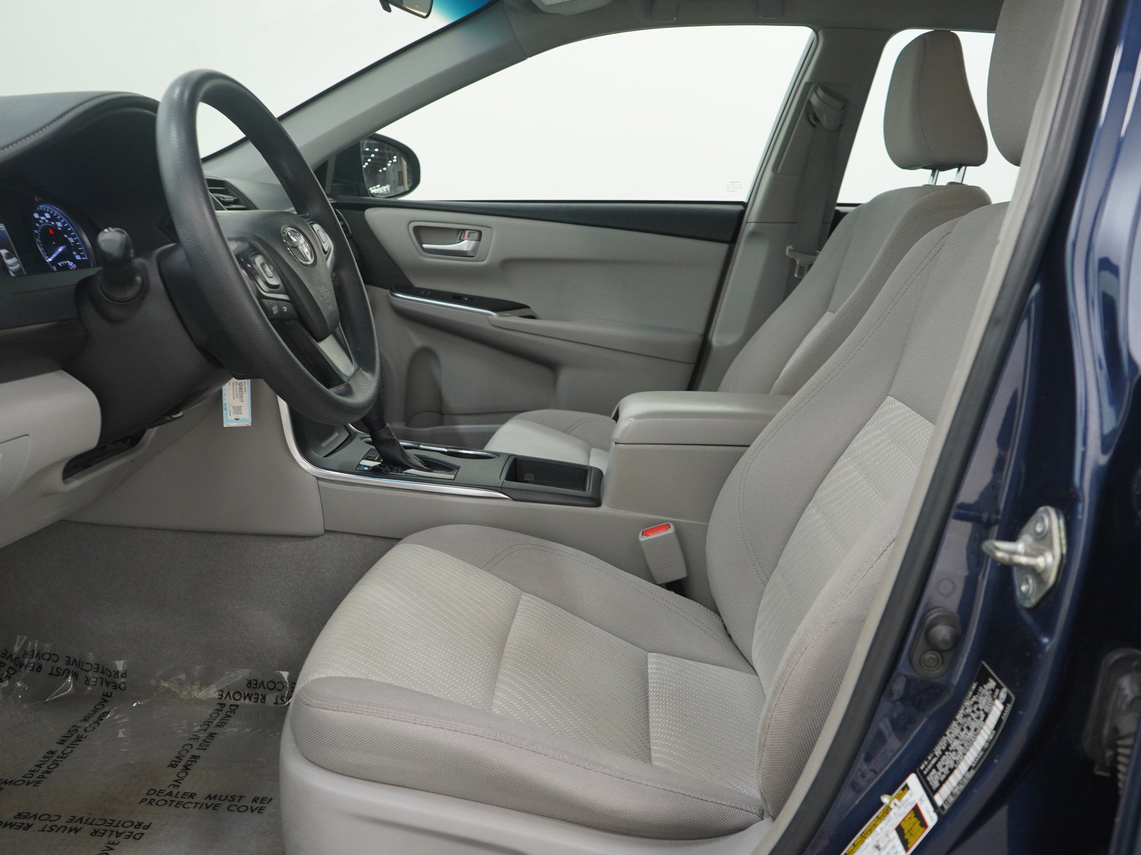 Used 2015 Toyota Camry LE image 21