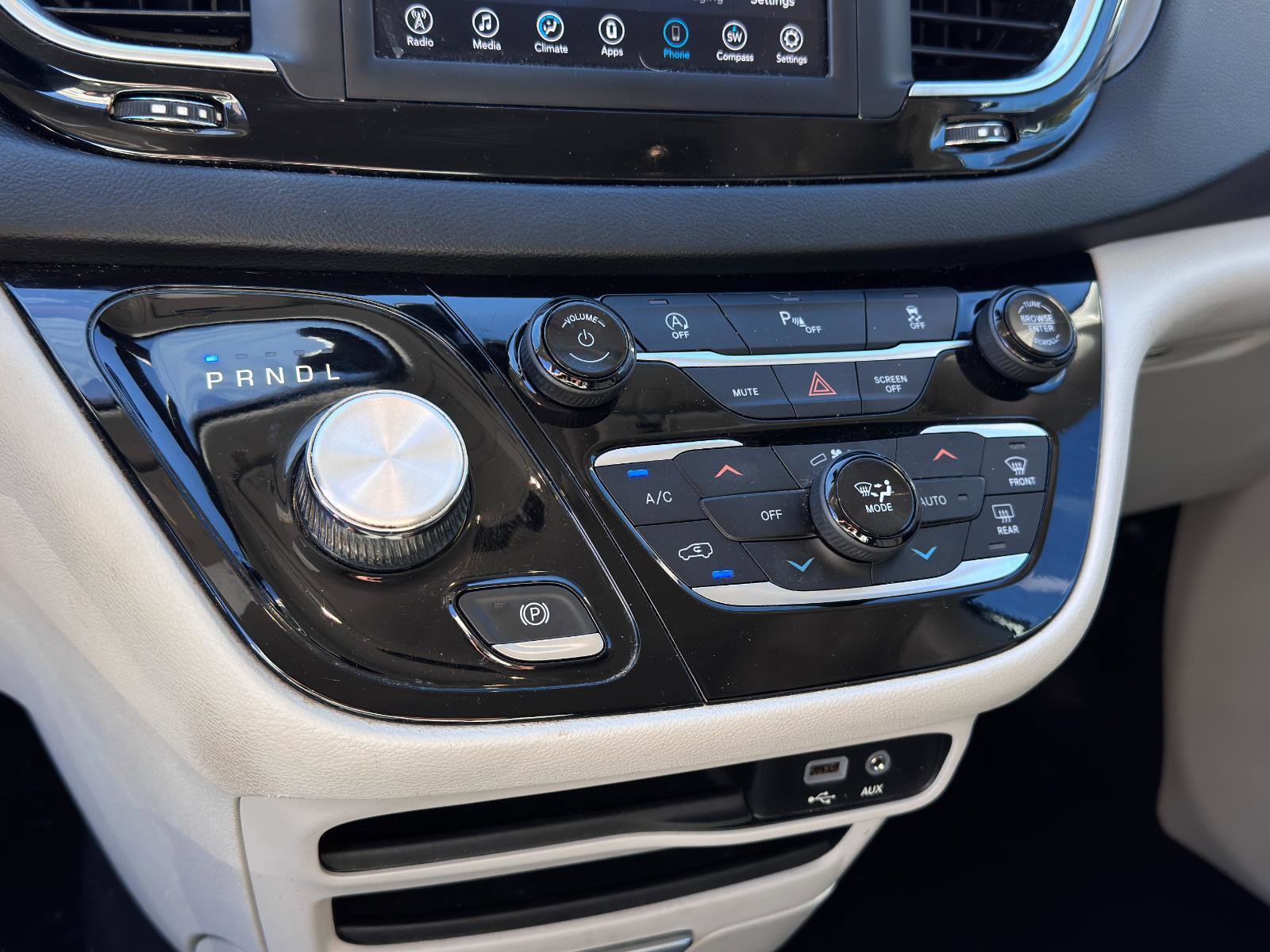 Used 2020 Chrysler Pacifica Touring image 21