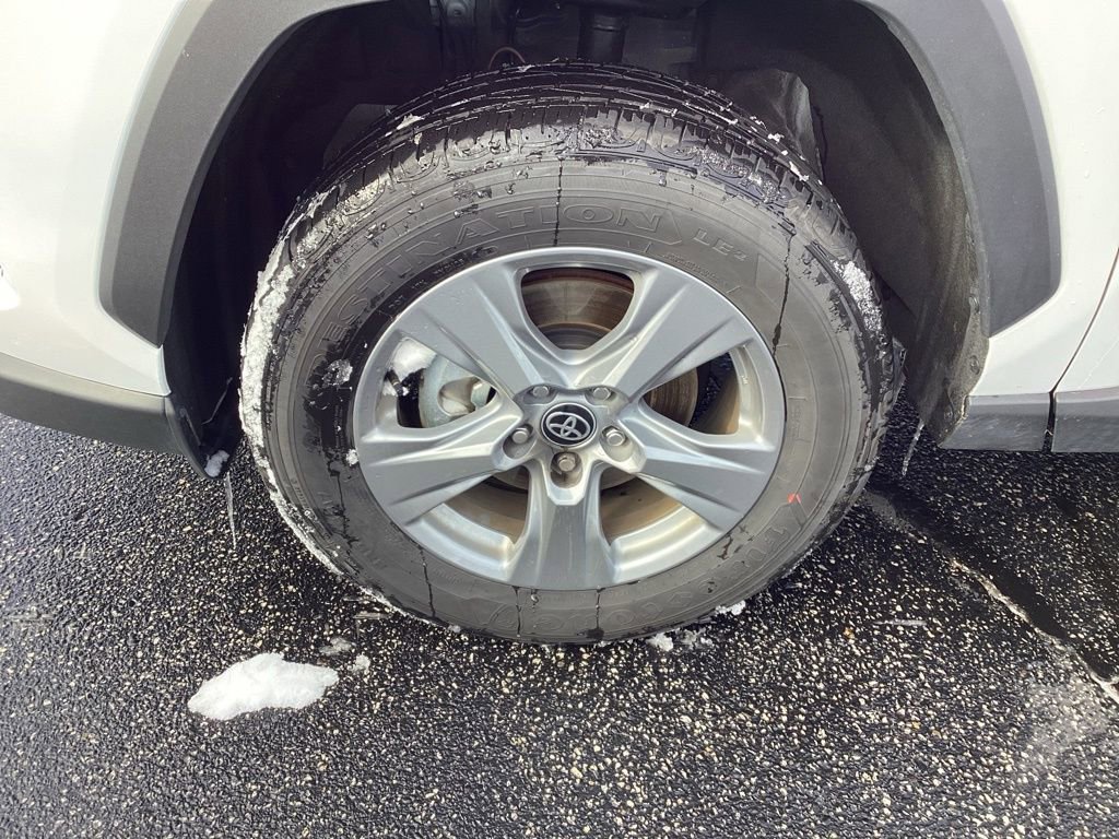 Used 2025 Toyota RAV4 XLE image 30