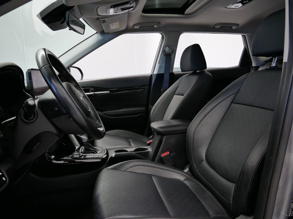 Used 2022 Kia Seltos EX image 2