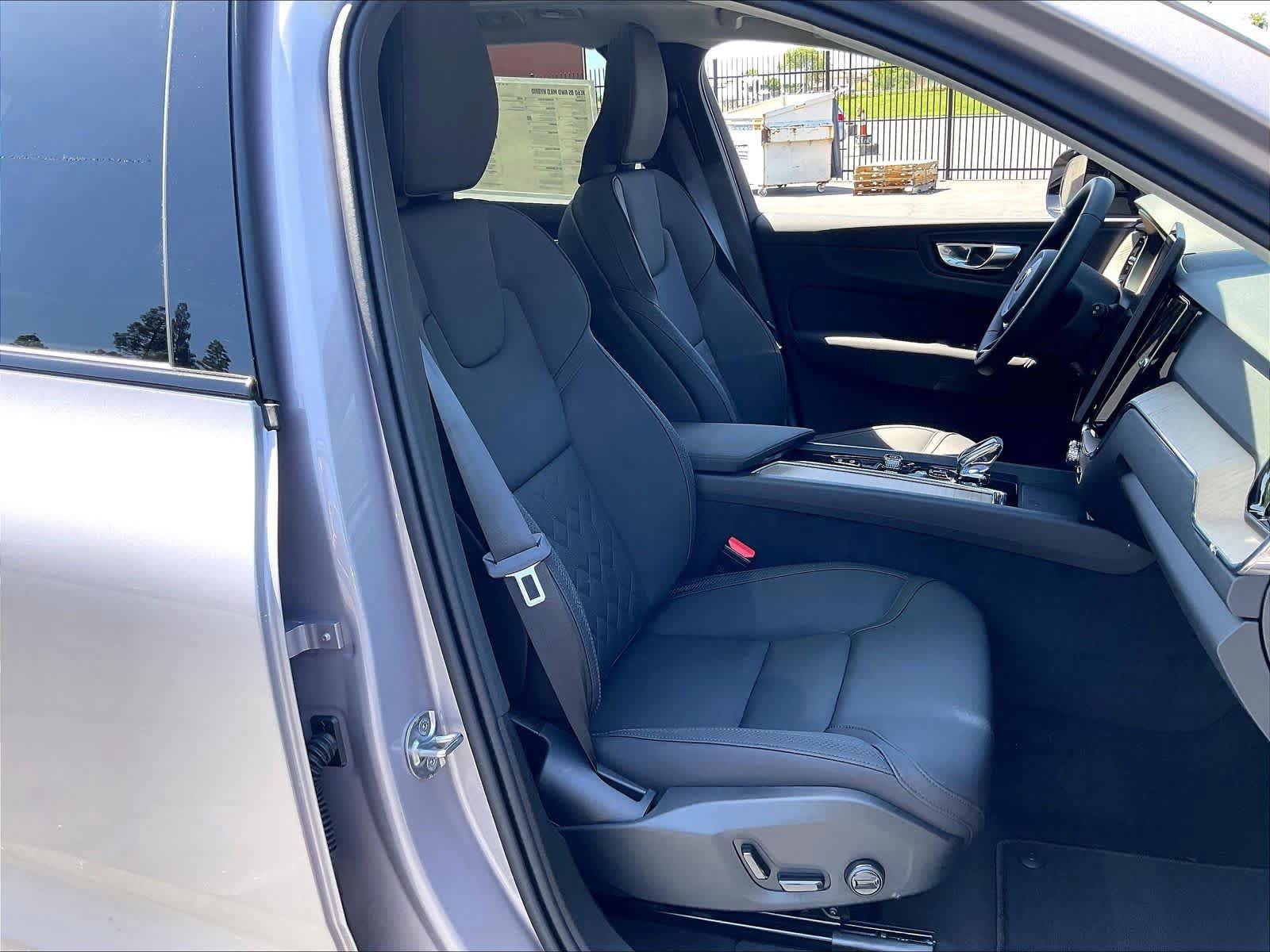 New 2026 Volvo XC60 B5 Core AWD/4WD image 31