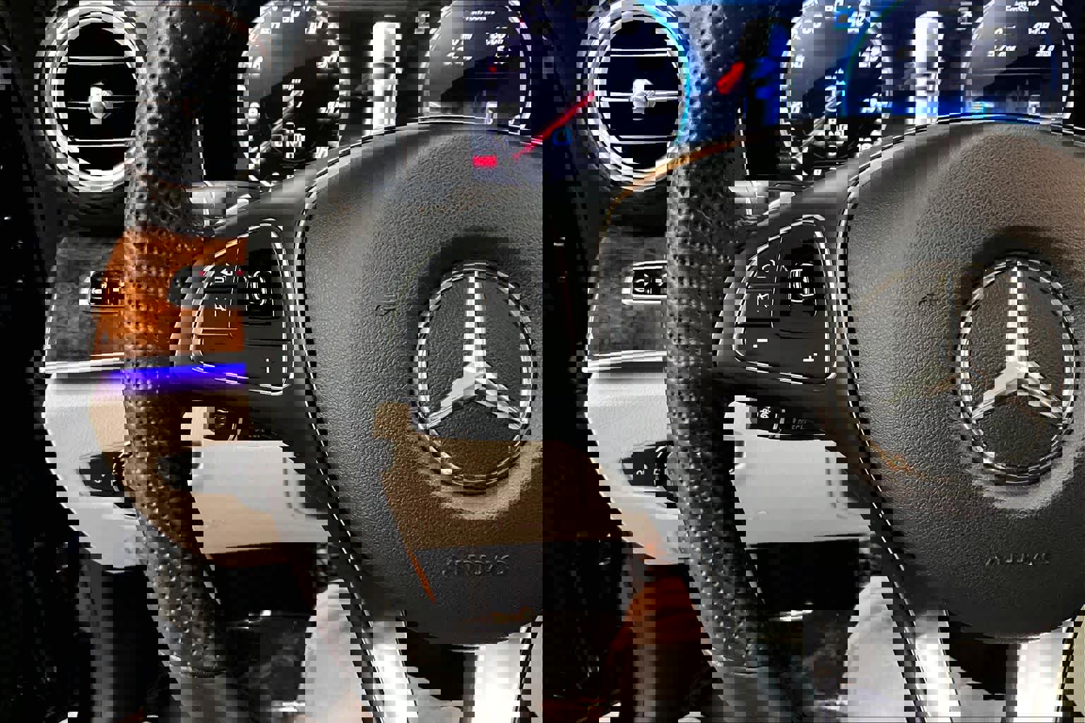 Used 2018 Mercedes-Benz E 400 4MATIC Sedan image 24