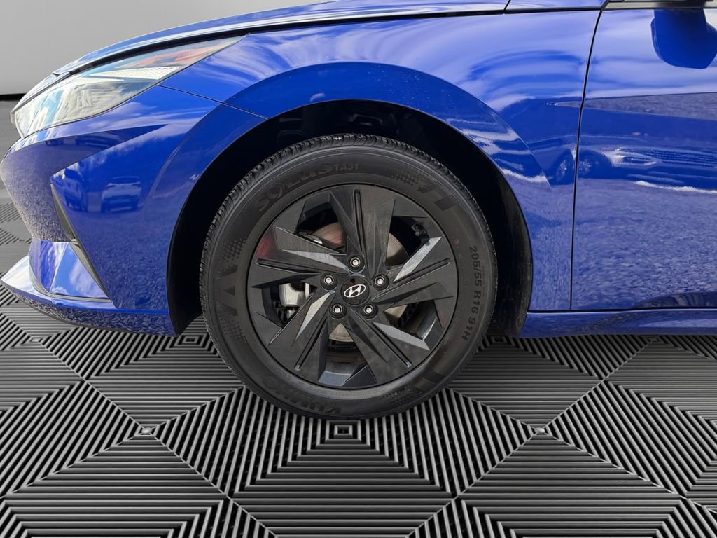 Certified 2023 Hyundai Elantra Blue image 9