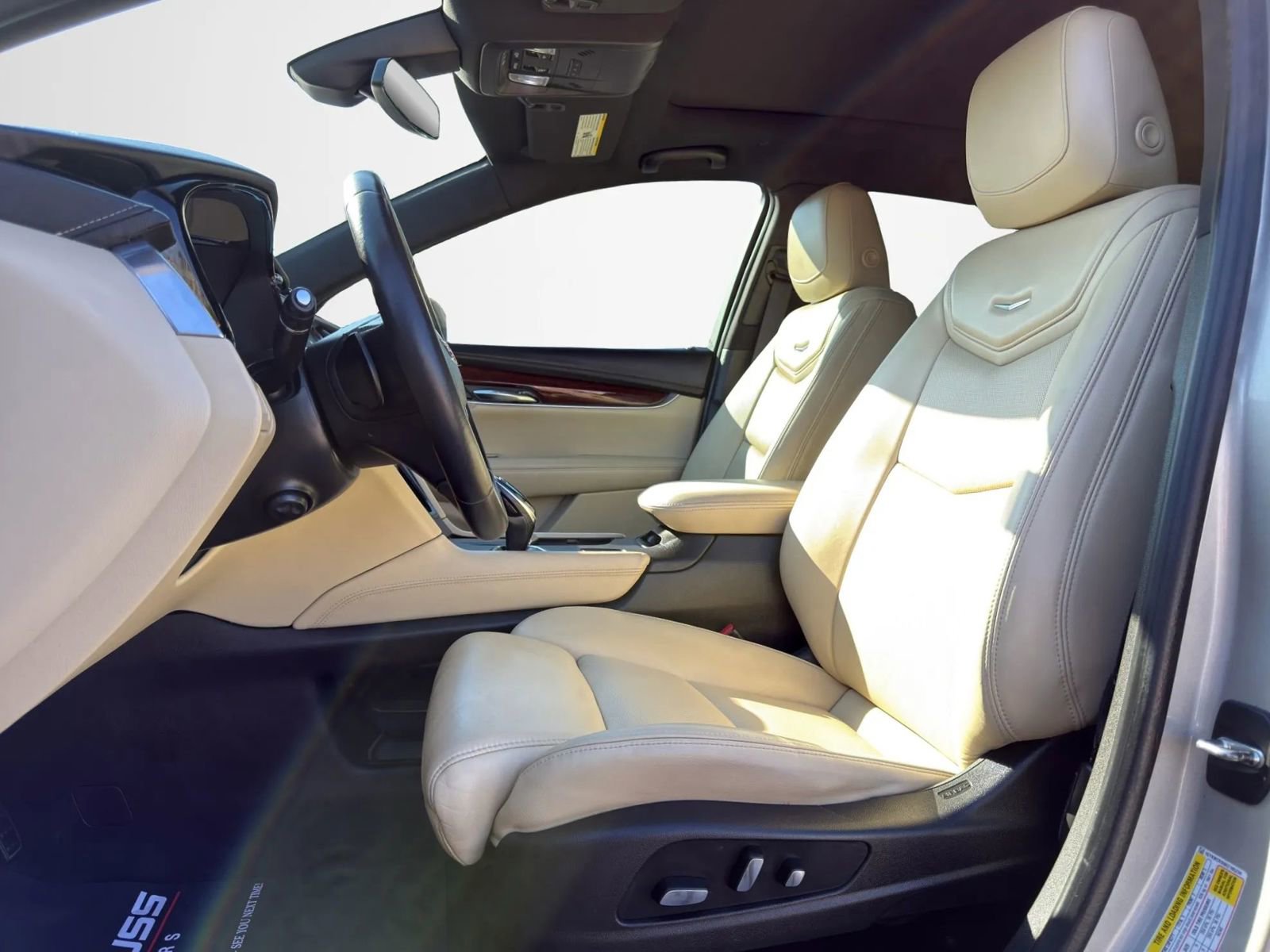 Used 2017 Cadillac XT5 Premium Luxury FWD image 10
