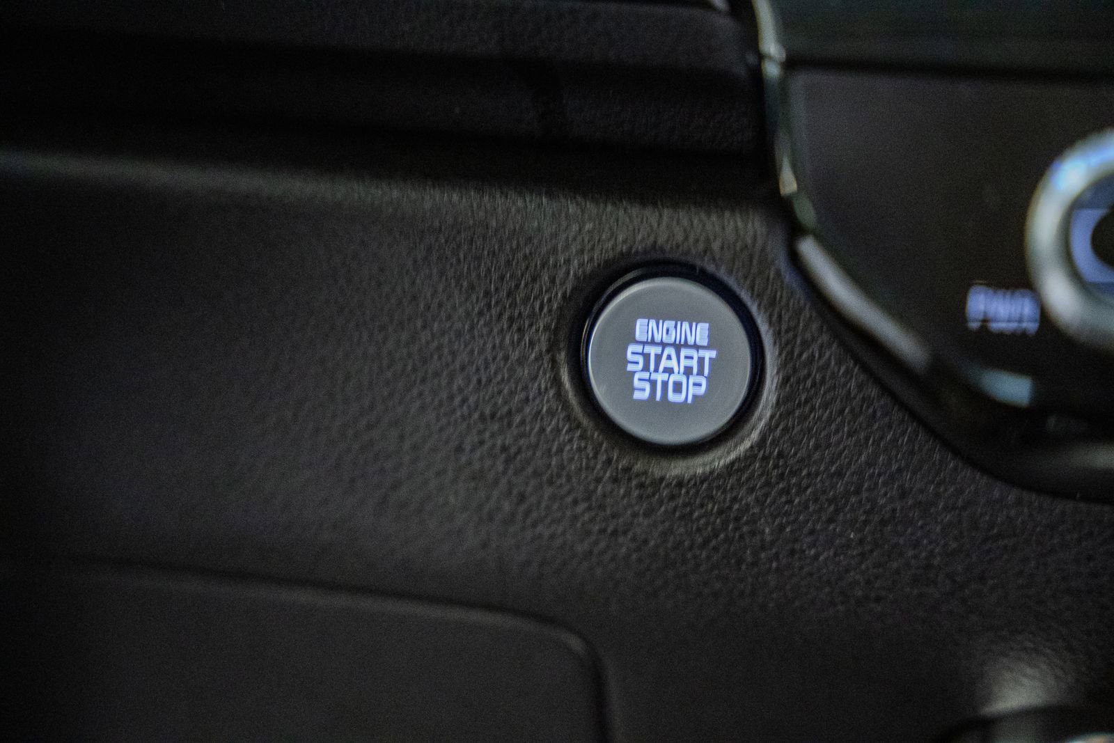 Used 2025 Kia Carnival SX Prestige image 32