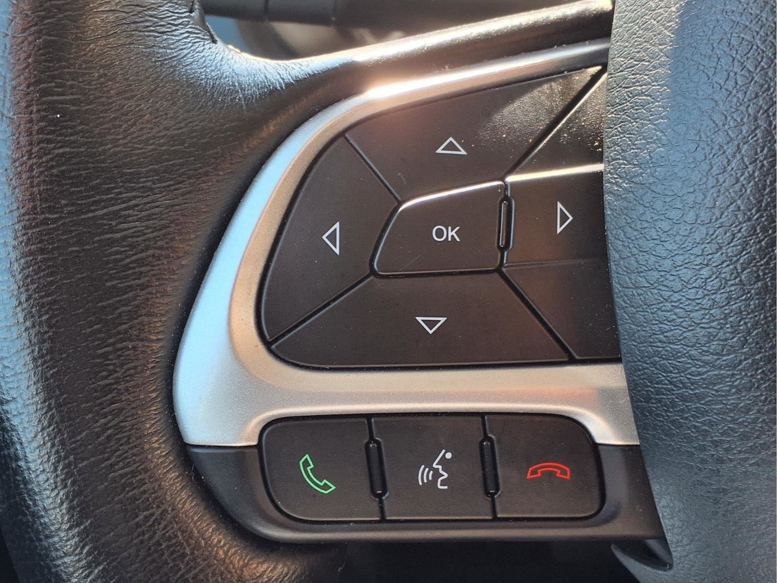 Used 2023 Jeep Renegade Latitude w/ Premium Group AWD/4WD image 16