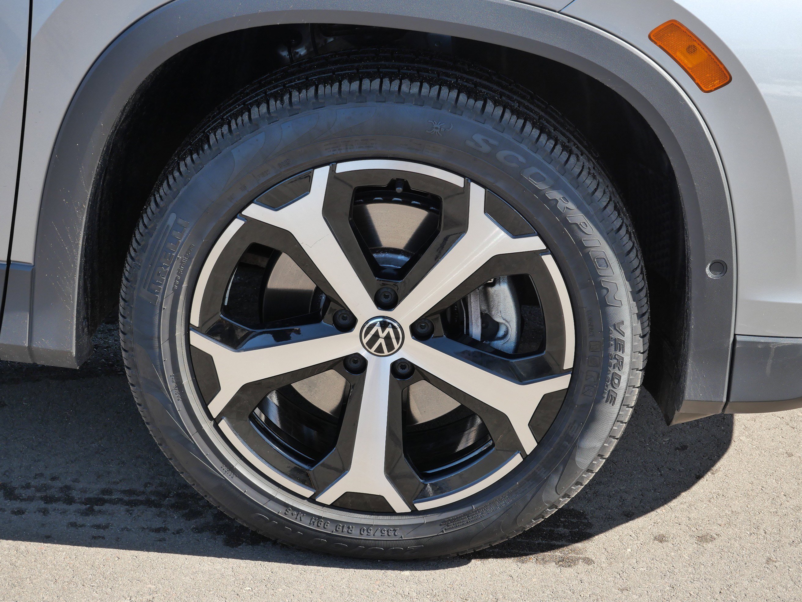 Certified 2025 Volkswagen Tiguan SE image 15