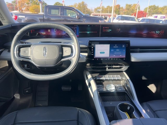 Used 2024 Lincoln Nautilus Premier image 19