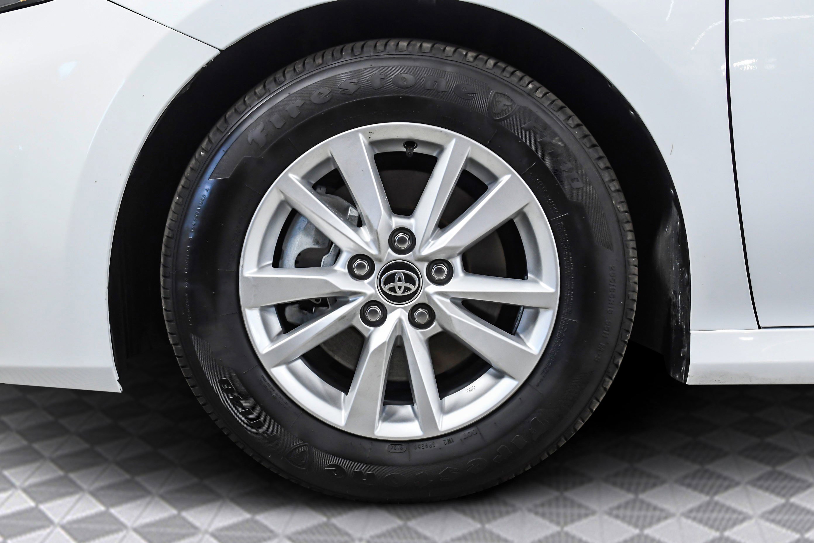 Used 2025 Toyota Camry LE image 34