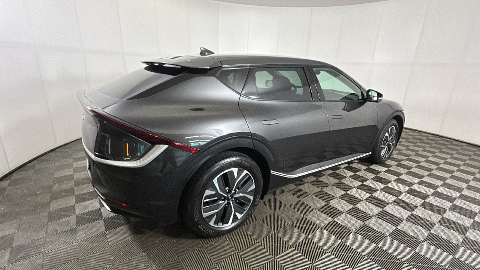 Used 2024 Kia EV6 Light AWD/4WD image 3