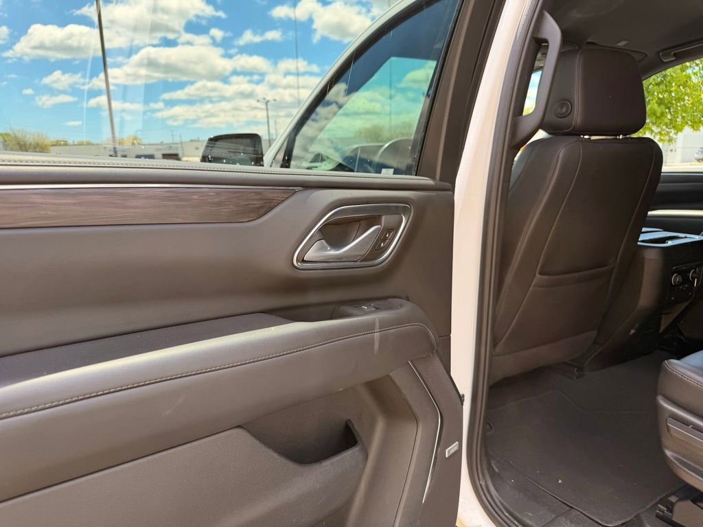 Used 2024 Chevrolet Suburban LT AWD/4WD image 16