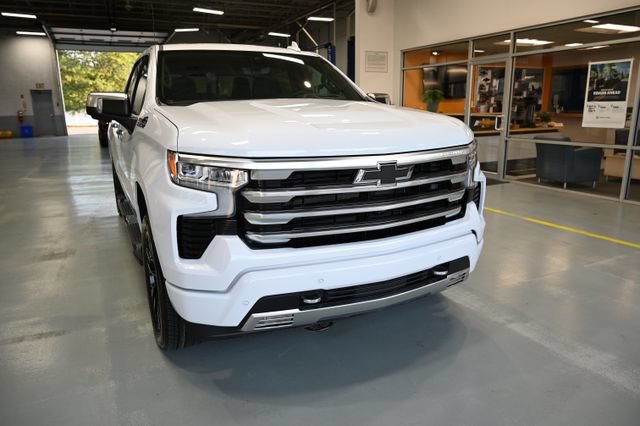 New 2026 Chevrolet Silverado 1500 High Country w/ High Country Premium Package AWD/4WD image 3