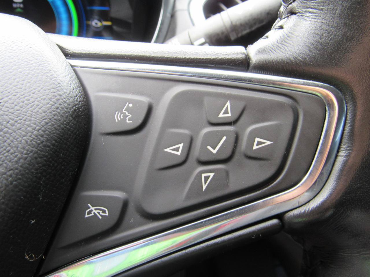 Used 2018 Chevrolet Volt Premier w/ Driver Confidence Package FWD image 23