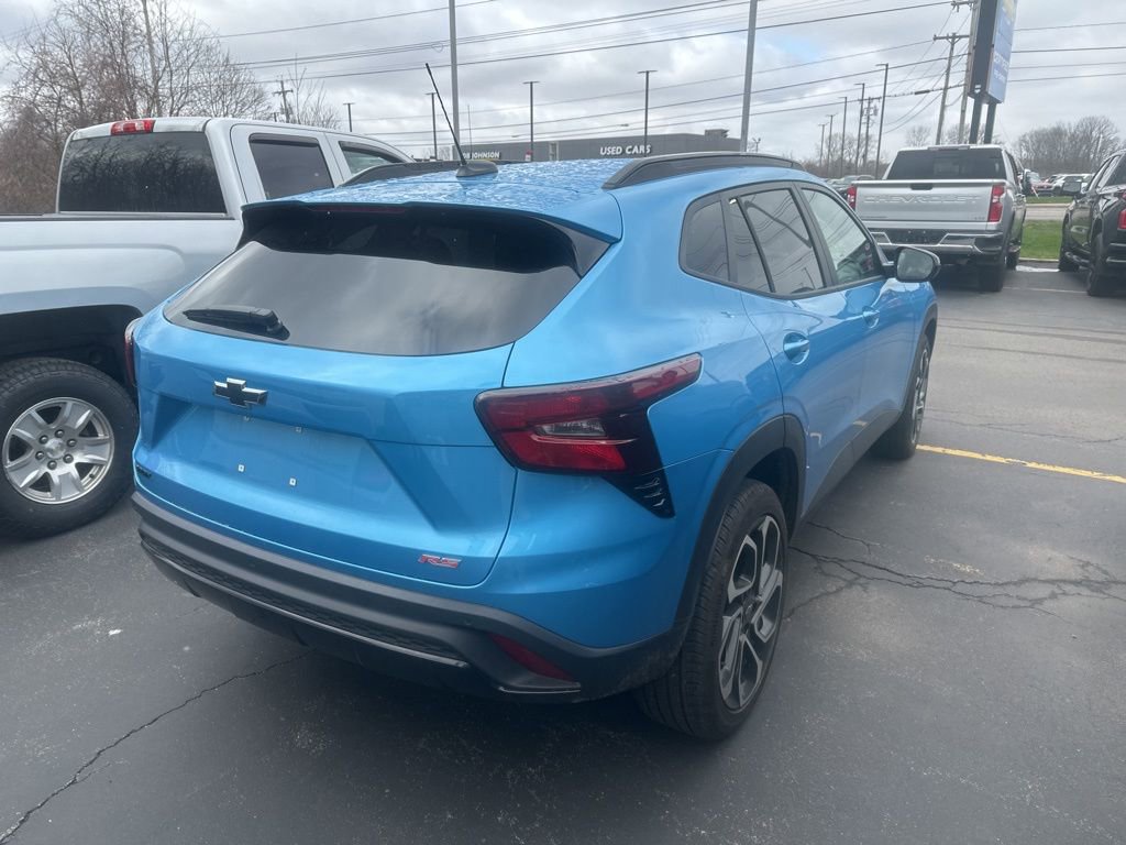 Used 2025 Chevrolet Trax RS w/ Driver Confidence Package image 2