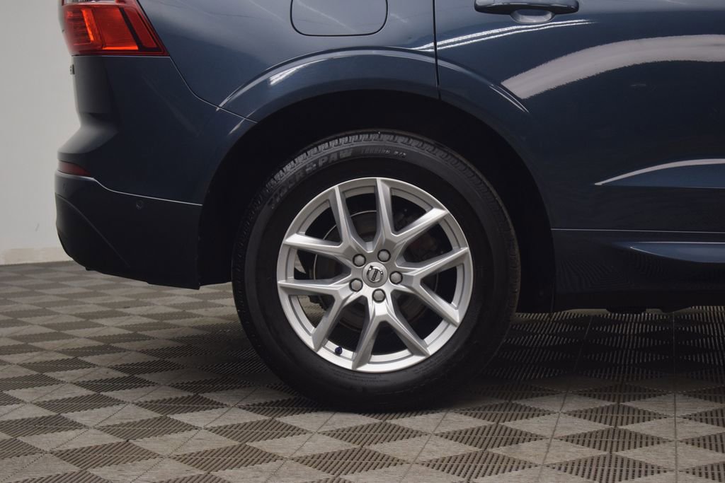 Used 2018 Volvo XC60 T5 Momentum w/ Vision Package AWD/4WD image 32