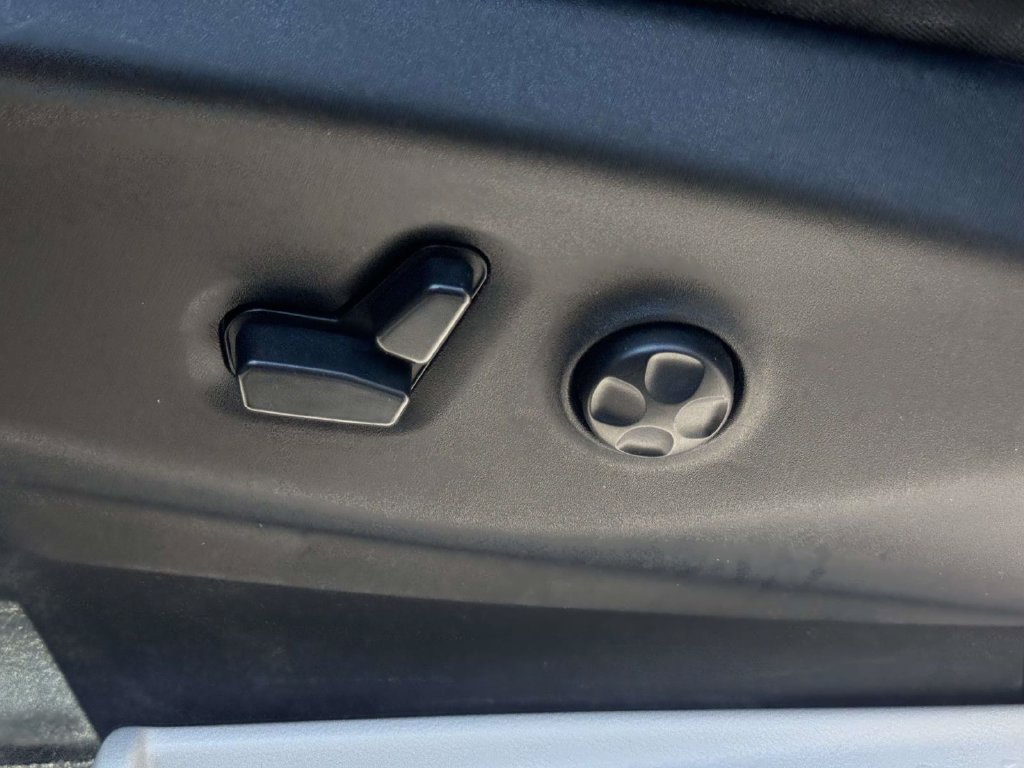 Used 2021 Chrysler Pacifica Touring-L FWD image 18