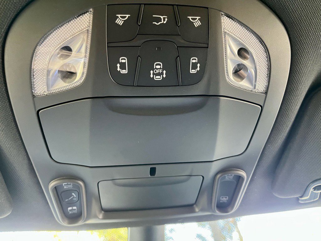 New 2026 Chrysler Pacifica Limited image 32